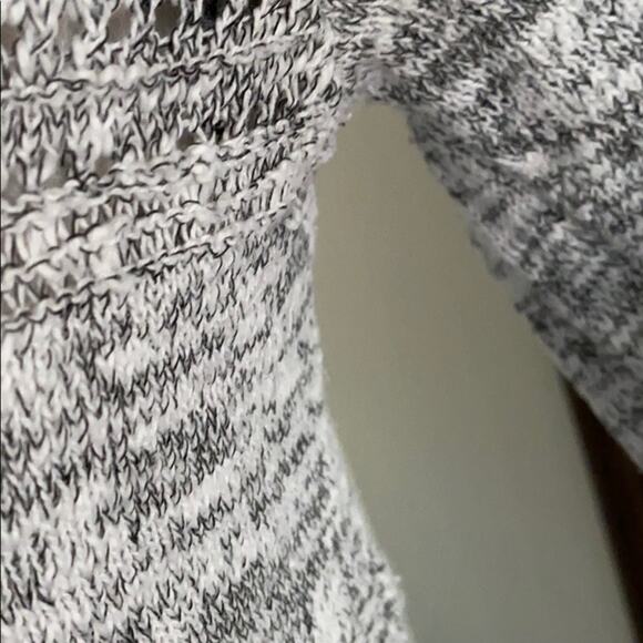 The Limited | Cold Shoulder Sweater Size SP - Picture 5 of 11